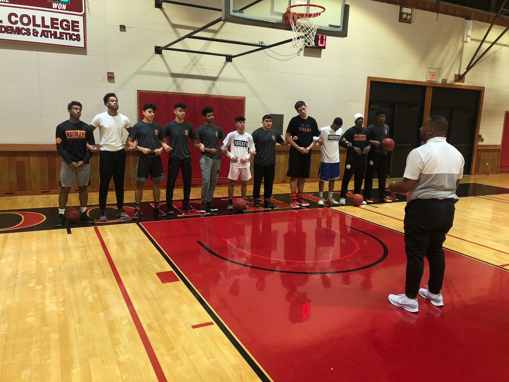 Men's Basketball Goes 1-2 At Foothill College Tournament