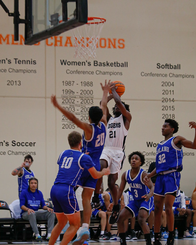 Reedley Wins At Home Over El Camino College
